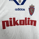 Camiseta retro hombre Real Zaragoza primera equipación blanca temporada 1997 1998 calidad 1.1 oficial, Real Zaragoza Retro, Camiseta Zaragoza 1997, Camiseta blanca Zaragoza, Camiseta Zaragoza barata, Calidad 1.1 Retro, Tienda Hincha Futbolero, La Liga 90s, Bloke Core Zaragoza, Regalo fútbol vintage, Jersey Zaragoza 97/98.