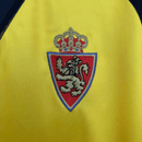 Camiseta hombre Real Zaragoza temporada 2001 2002 segunda equipación avispa negra y amarilla retro calidad 1.1 premium Tienda Hincha Futbolero. Real Zaragoza 2001, Zaragoza 2002, Camiseta Zaragoza avispa, Ropa Zaragoza retro, Camiseta Zaragoza negra amarilla, Calidad 1.1 Zaragoza, La Romareda Retro, Tienda Hincha Futbolero, Zaragoza Retro Jersey 01/02.